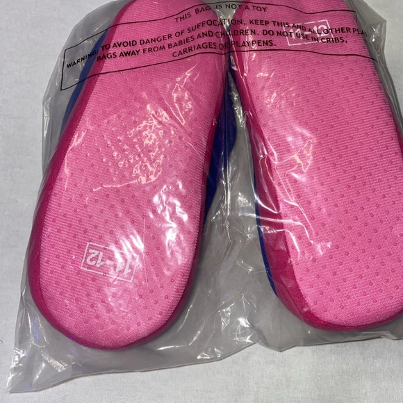 JoJo Siwa PJ Set with slippers, NWT, size 6/6x clothes and 11/12 slippers - Picture 2 of 4